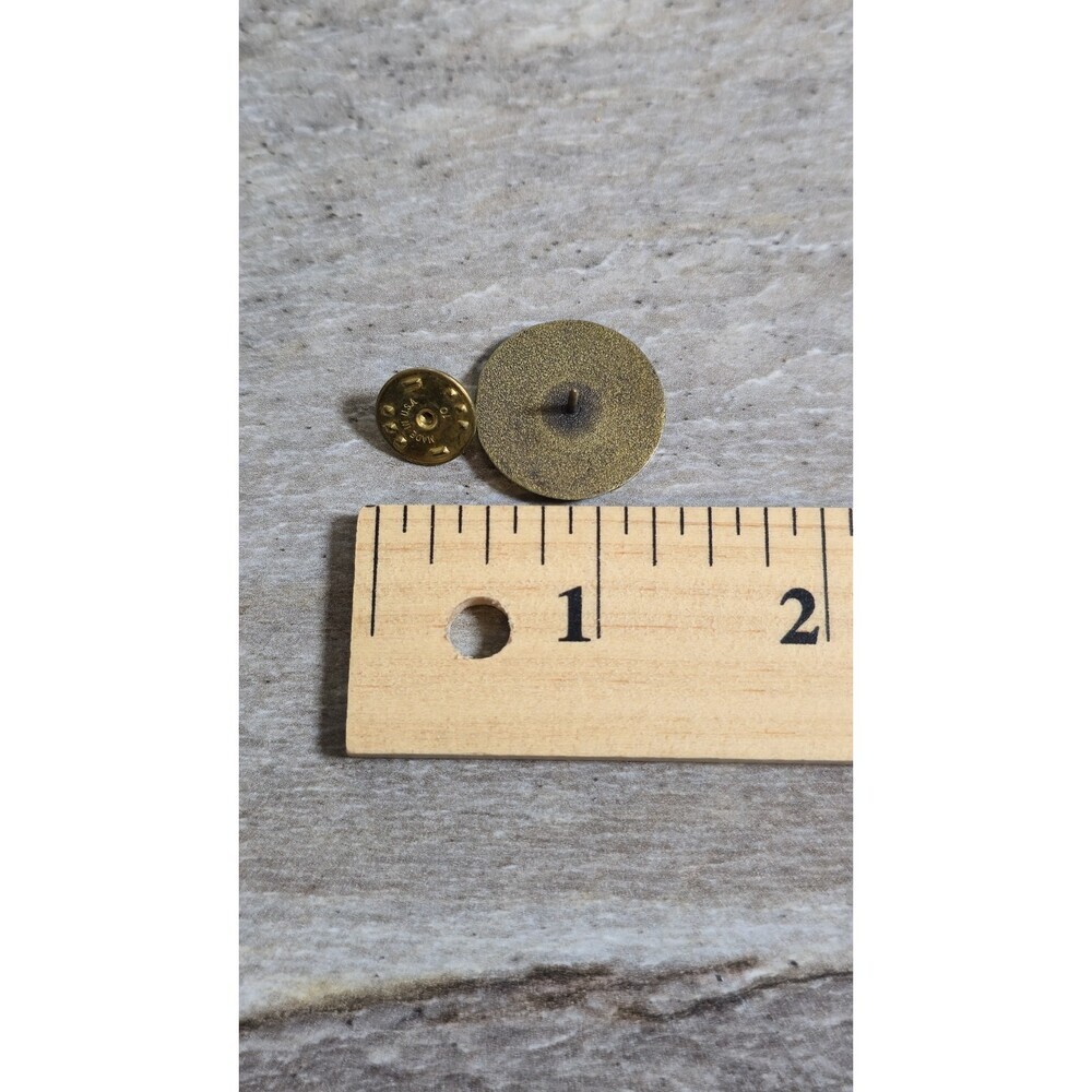 Vintage "We the People" Constitution Signing USA Bronze Tone Lapel Pinback Pin - Picture 5 of 6